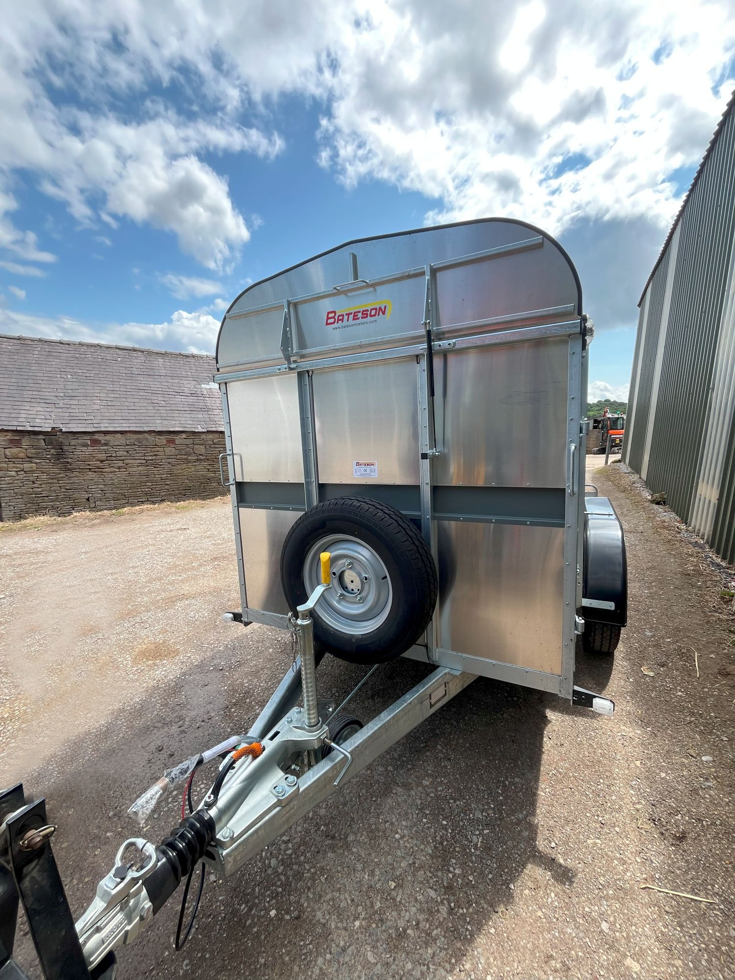 45LT 10′ x 5’8″ Livestock Trailer